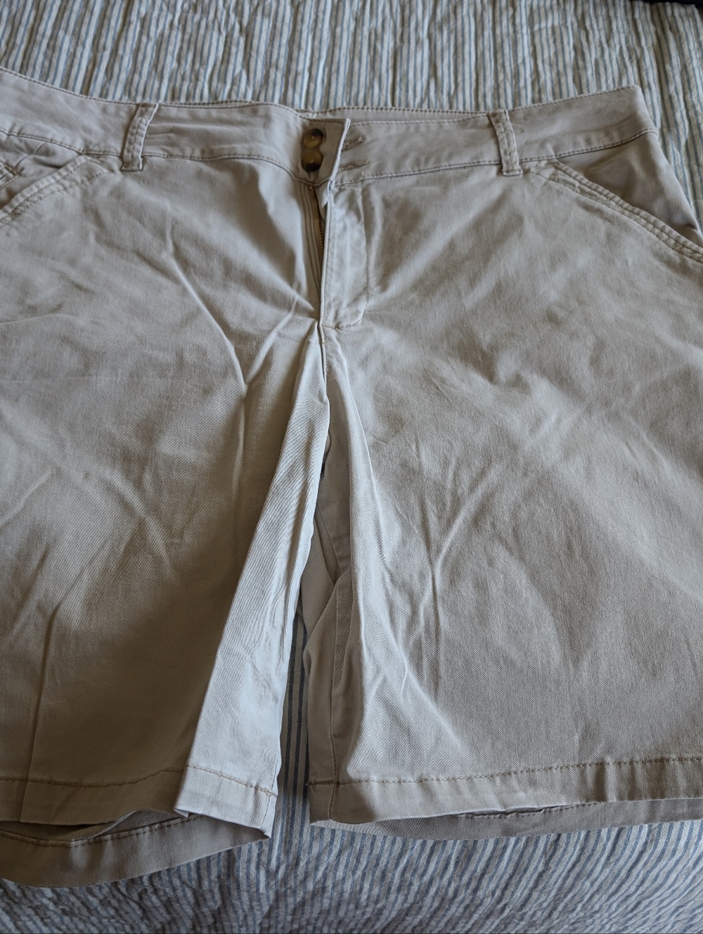 Lee Straight Fit Light Khaki Shorts Size 18 - Picture 3 of 8